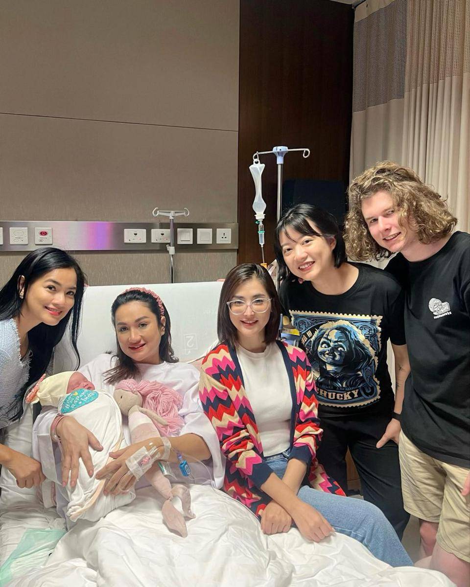 Titi Kamal besuk Tengku Dewi (Instagram.com/titi_kamall)