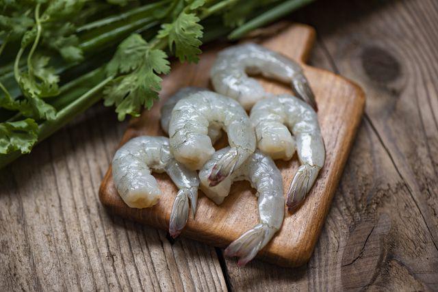 ilustrasi bahan memasak tumis taoge udang saus tiram (vecteezy.com/bigcxlotus)