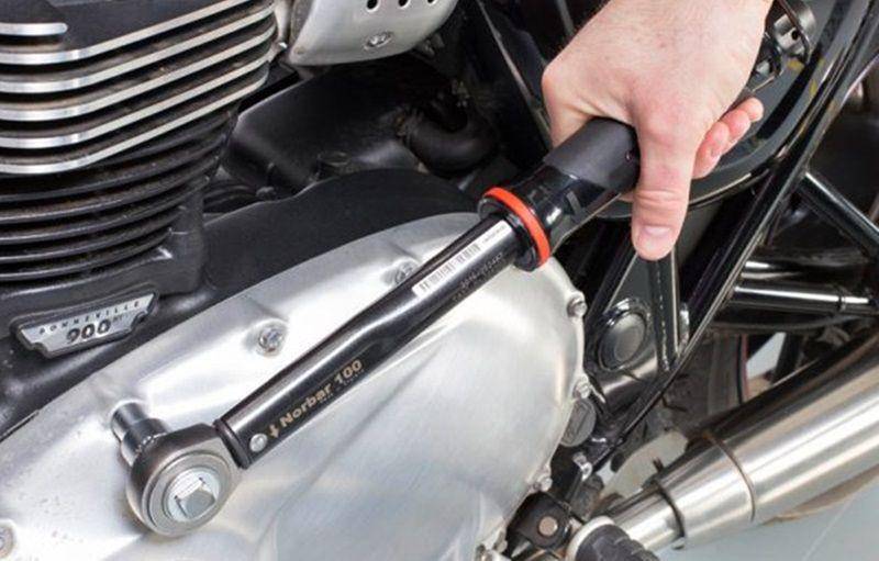 ilustrasi mengencangkan baut motor (pmmonline.co.uk)