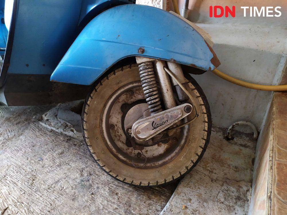 ilustrasi fork depan Vespa PS (IDN Times/Muhammad Raffash)