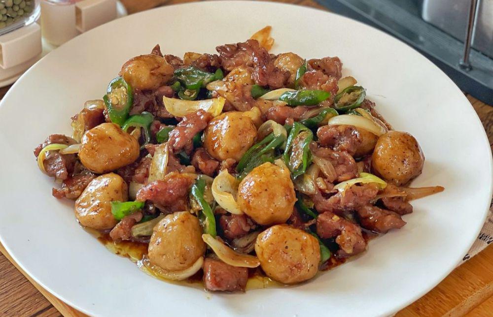 Resep Oseng Daging Sapi dan Bakso Pakai Bumbu Lada Hitam