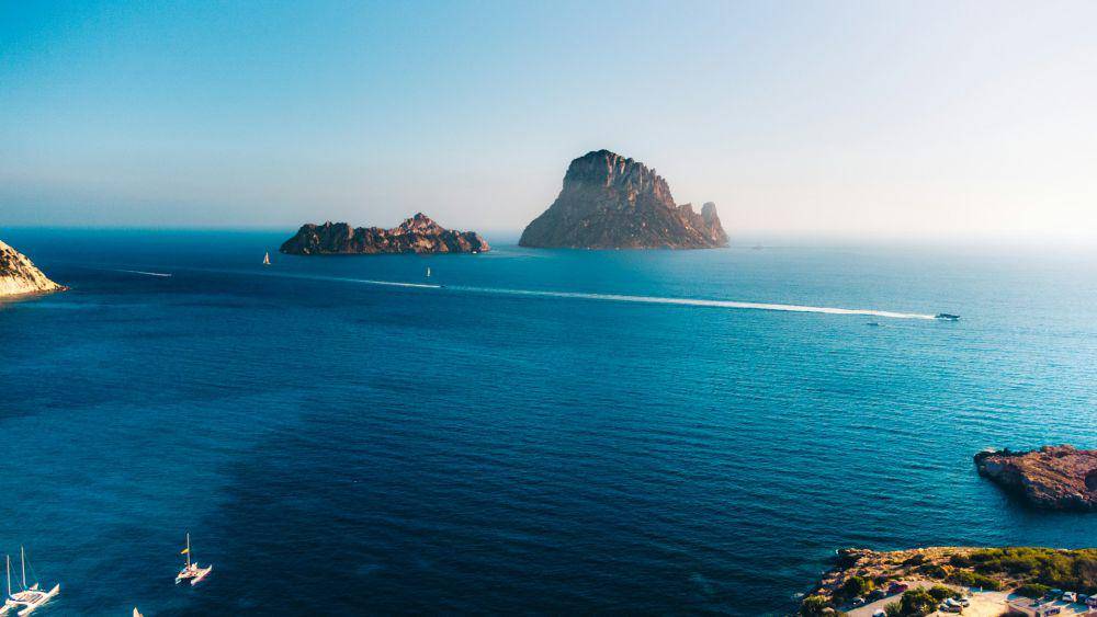 potret Cala d'Hort di Ibiza, Spanyol (unsplash.com/Karol Chomka)