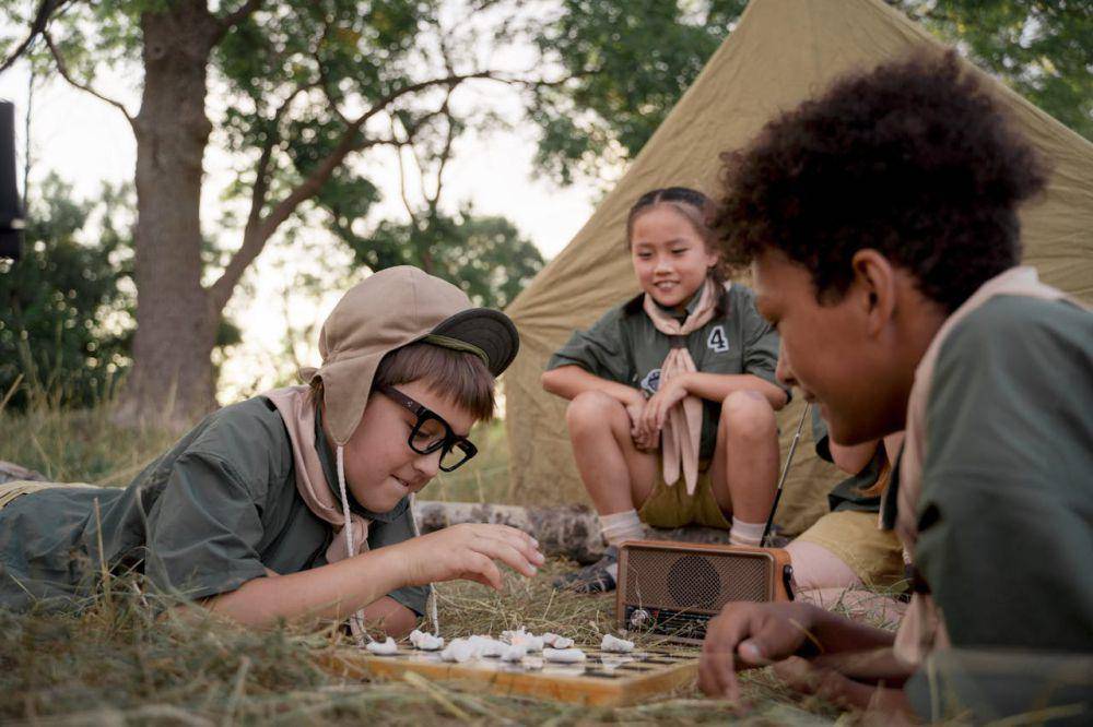 ilustrasi anak camping (pexels.com/cottonbro studio)