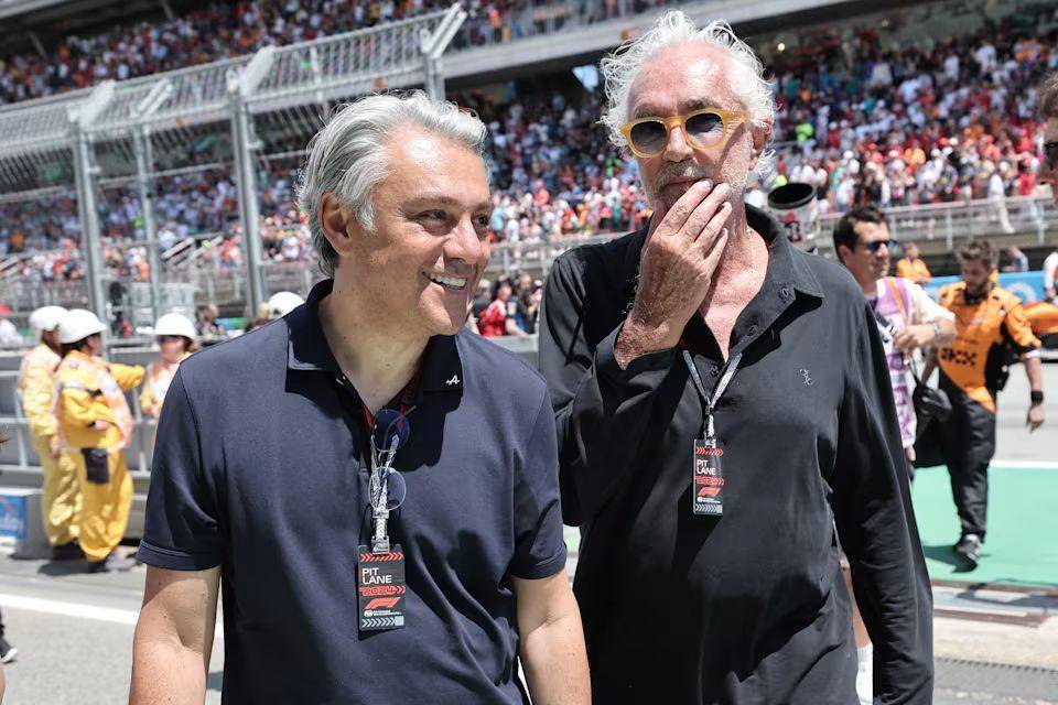 Luca de Meo dan Flavio Briatore (formula1.com)