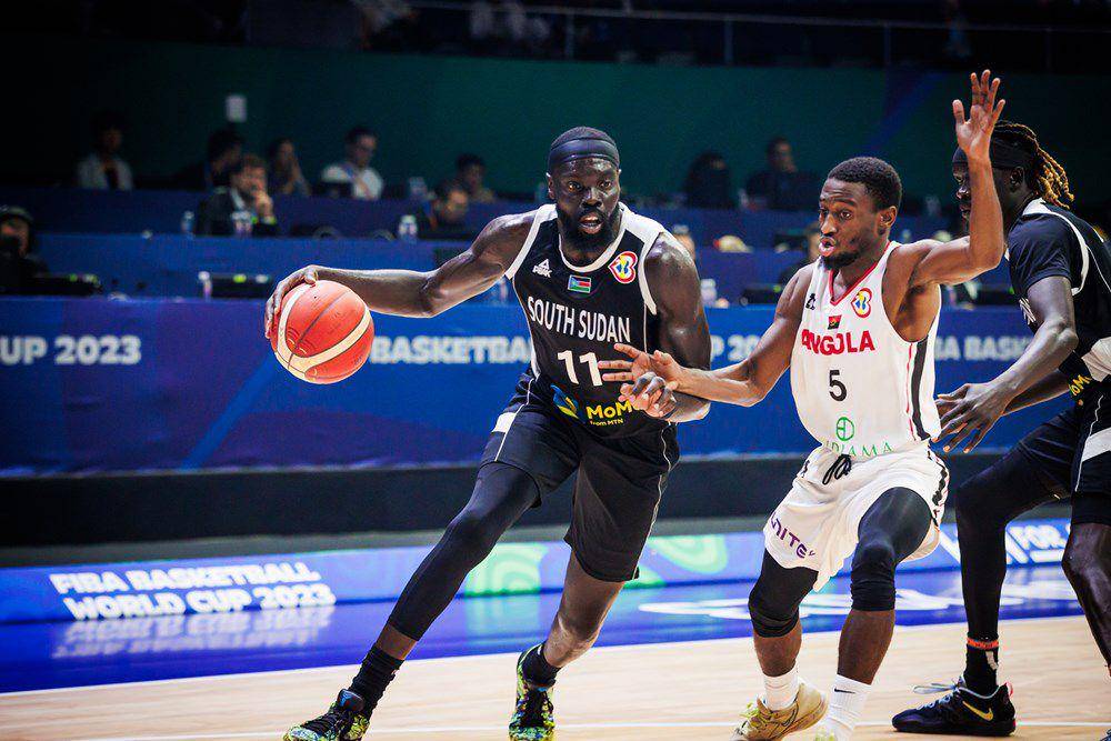 Marial Shayok (kiri) (fiba.basketball)