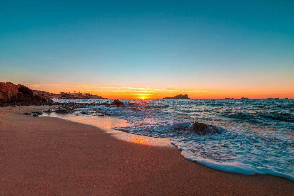 potret Cala Comte di Ibiza, Spanyol (unsplash.com/Michael Tomlinson)