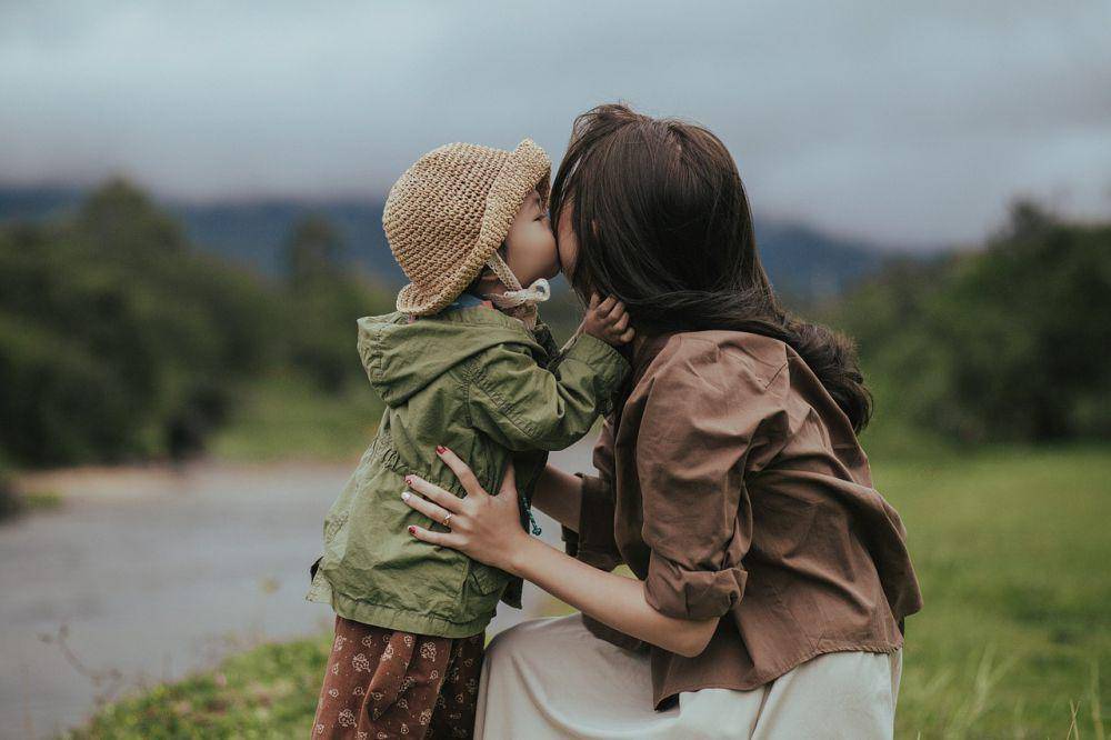 ilustrasi ibu dan anak (pixabay.com/Jupilu)