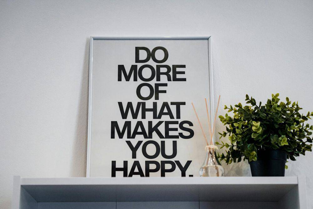 ilustrasi wall art quotes (pexels.com/dlxmedia.hu)