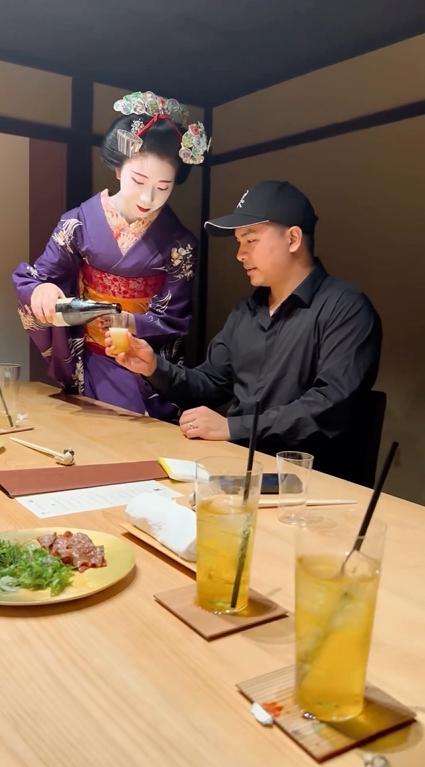 Chelsea Olivia dan Glenn rayakan ultah dan anniversary dengan Geisha (instagram.com/glennalinskie)