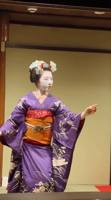 Chelsea Olivia dan Glenn rayakan ultah dan anniversary dengan Geisha (instagram.com/glennalinskie)