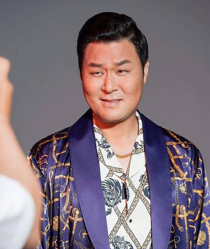 Yoon Kyung Ho (instagram.com/noon_company)