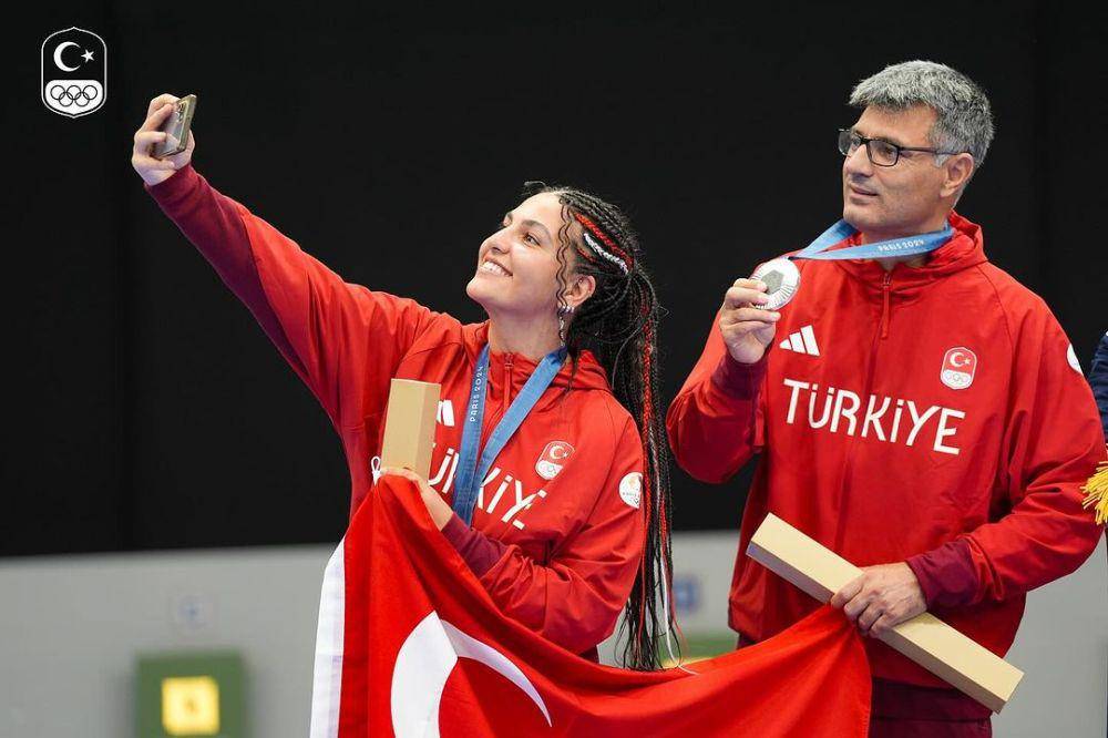 Penembak Turki, Yusuf Dikec dan Sevval Illayda Tarhan di Olimpiade 2024 Paris (Instagram.com/tmok_olimpiyat/)
