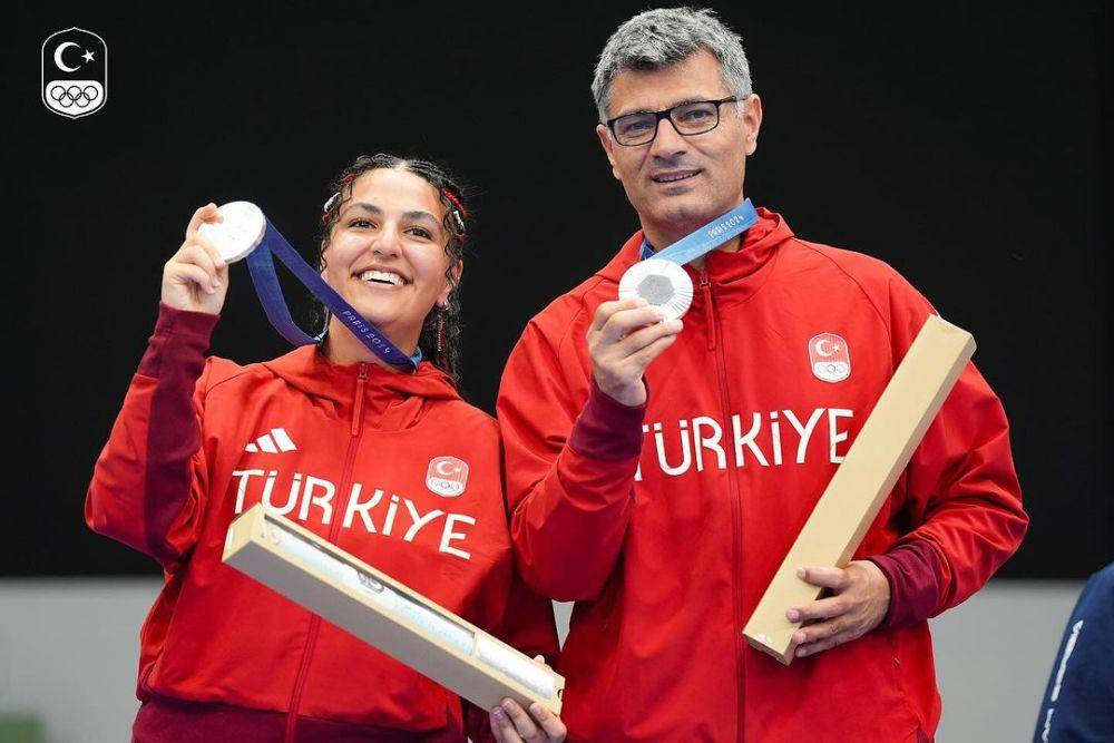 Penembak Turki, Yusuf Dikec dan Sevval Illayda Tarhan di Olimpiade 2024 Paris (Instagram.com/tmok_olimpiyat/)