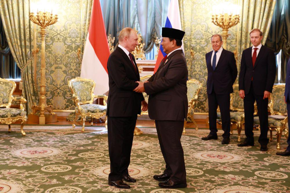 Pertemuan antara Prabowo Subianto dan Vladimir Putin. (dok. Tim Komunikasi Prabowo)