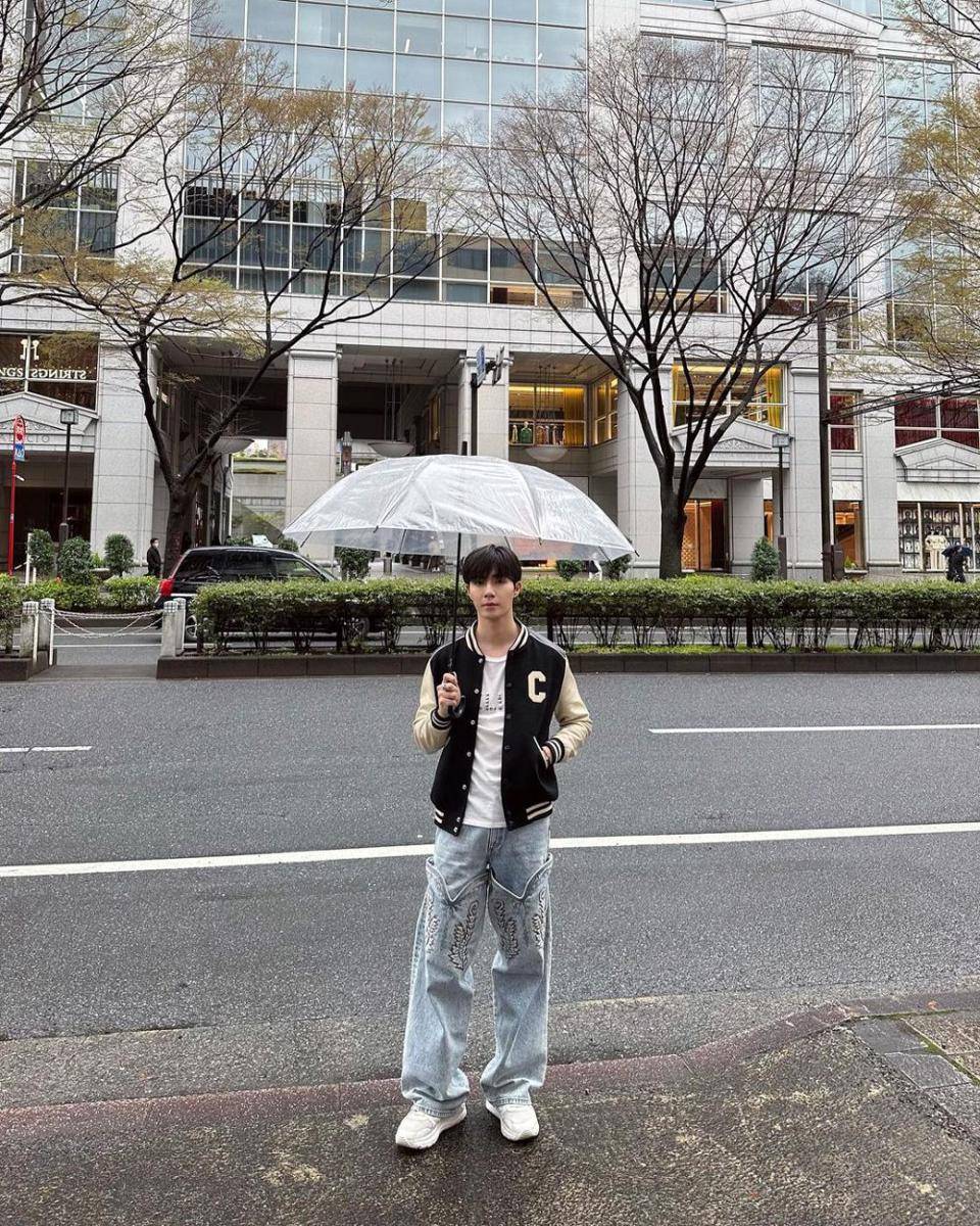 outfit street wear ala Zee Pruk Panich (instagram.com/zeepruk)