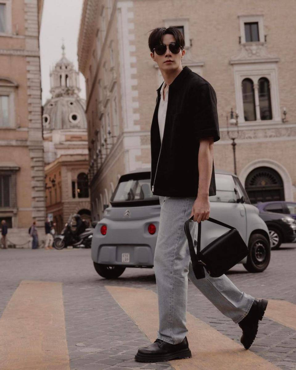 outfit street wear ala Zee Pruk Panich (instagram.com/zeepruk)