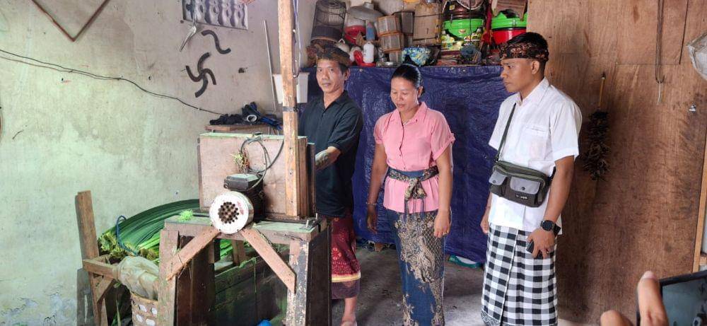 Proses pengeringan pandan wangi dengan mesin cuci yang sudah dimodifikasi (Dok.IDNTimes/Istimewa)