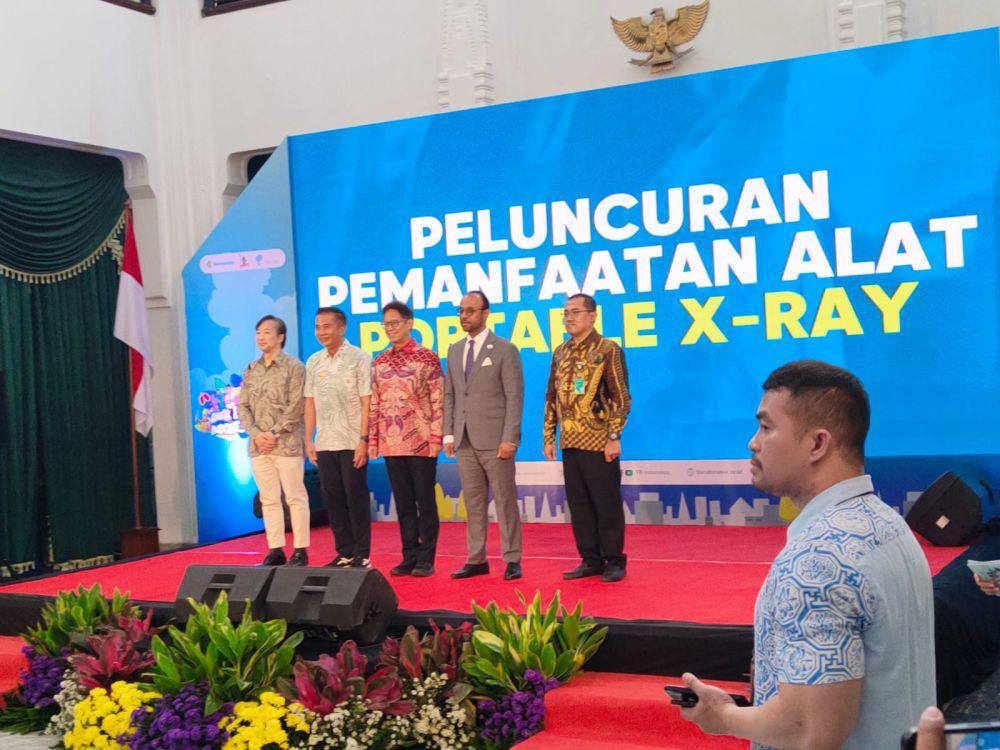 Kemenkes Berikan Lima Mobile X-ray untuk Pelacakan Kasus TB di Jabar