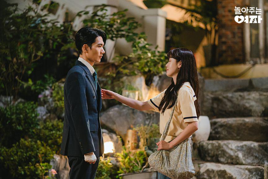 4 Pelindung Go Eun Ha di My Sweet Mobster, Ada Seo Ji Hwan