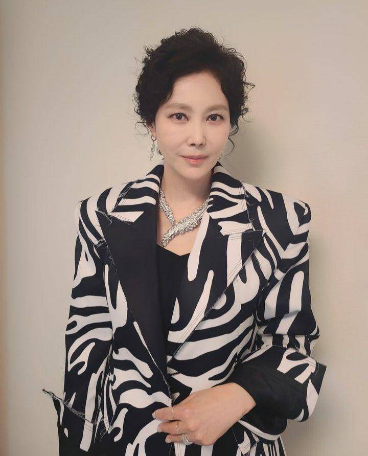 Ji Soo Won di balik layar Red Swan (instagram.com/staritent)