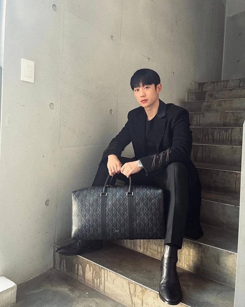 Jung Hae In (instagram.com/holyhaein)
