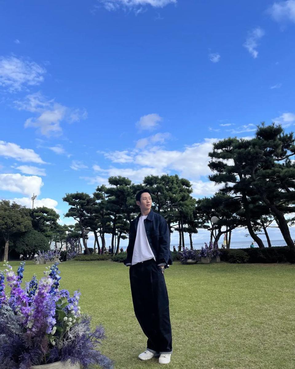 Jung Hae In (instagram.com/holyhaein)
