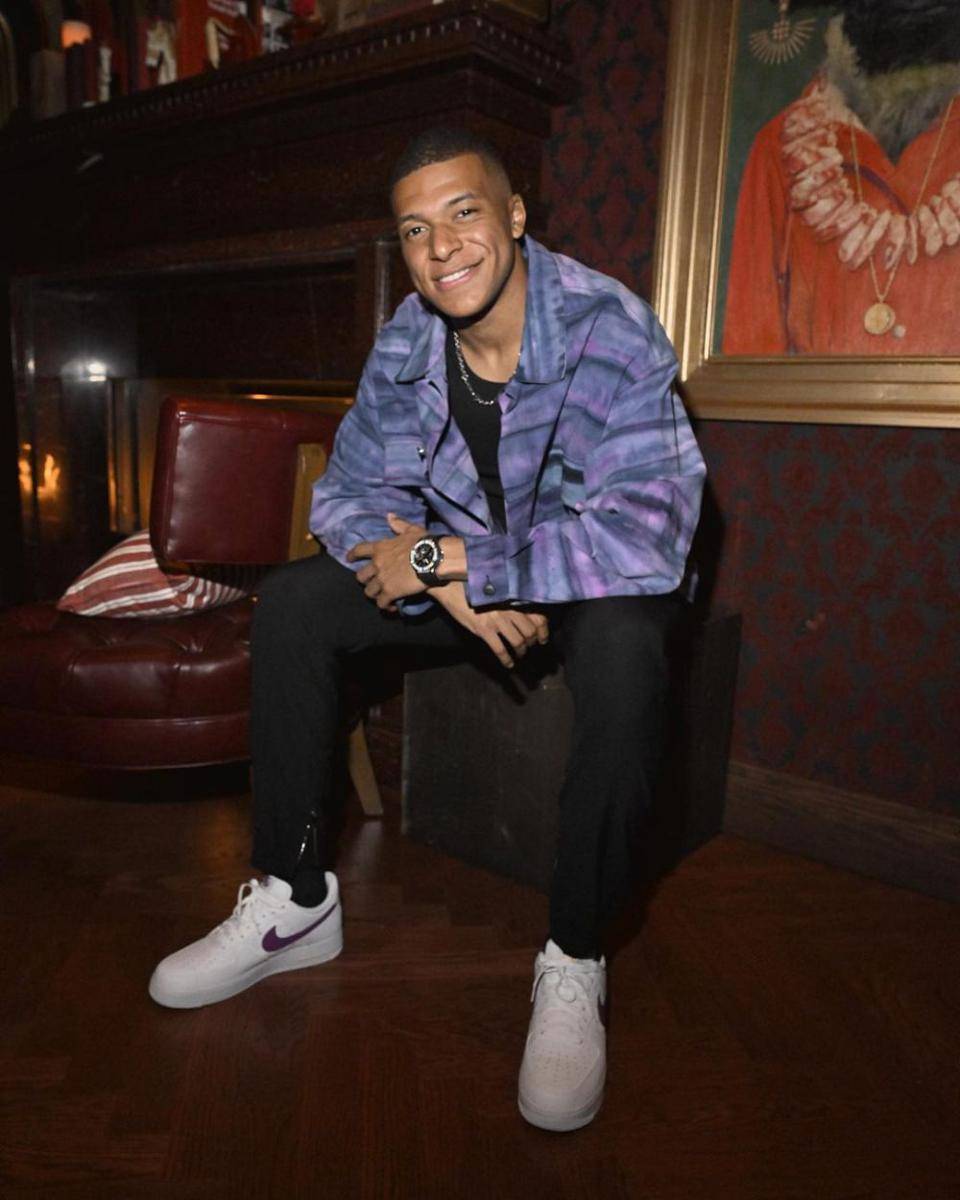 ragam layering style ala Kylian Mbappe (instagram.com/k.mbappe)