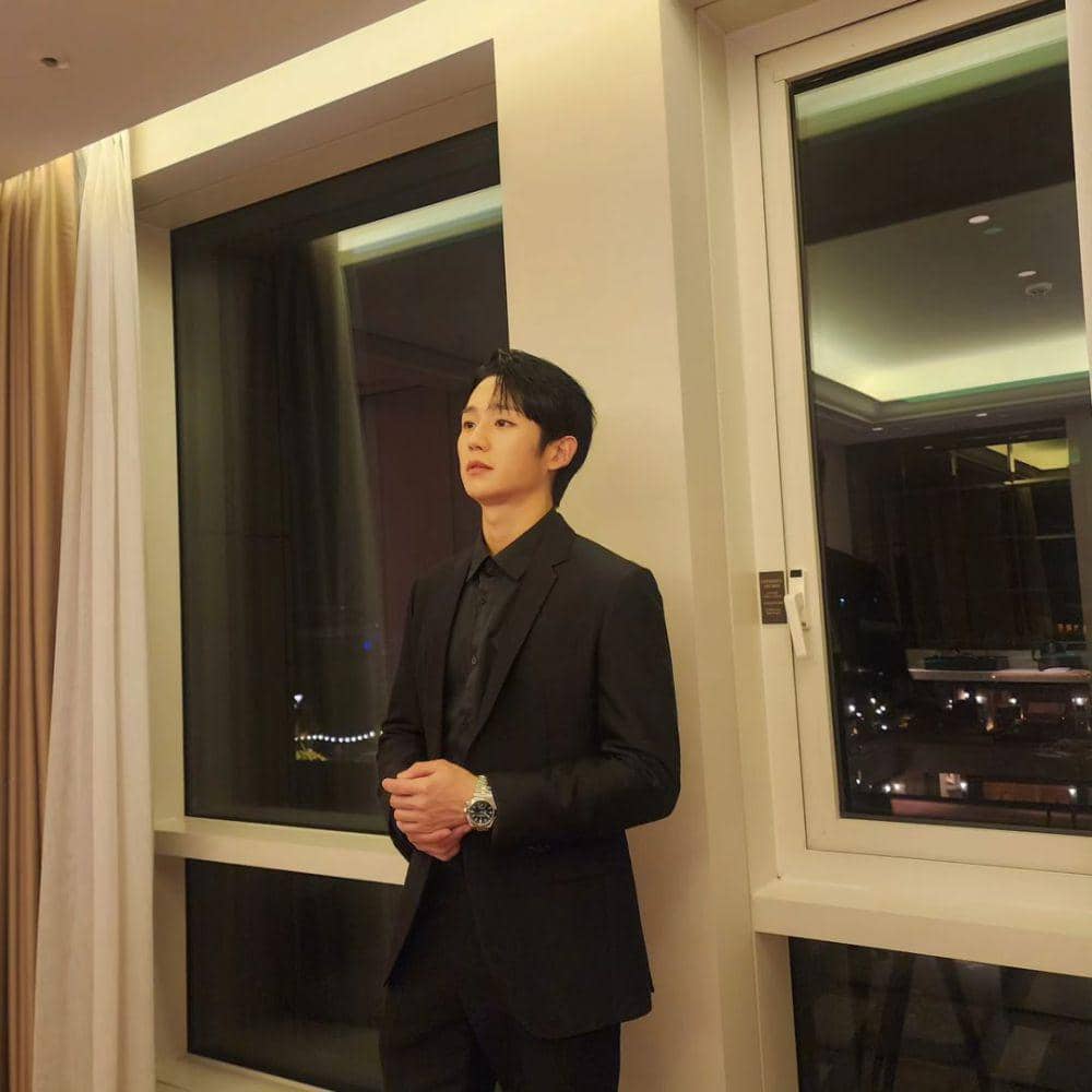 Jung Hae In (instagram.com/holyhaein)