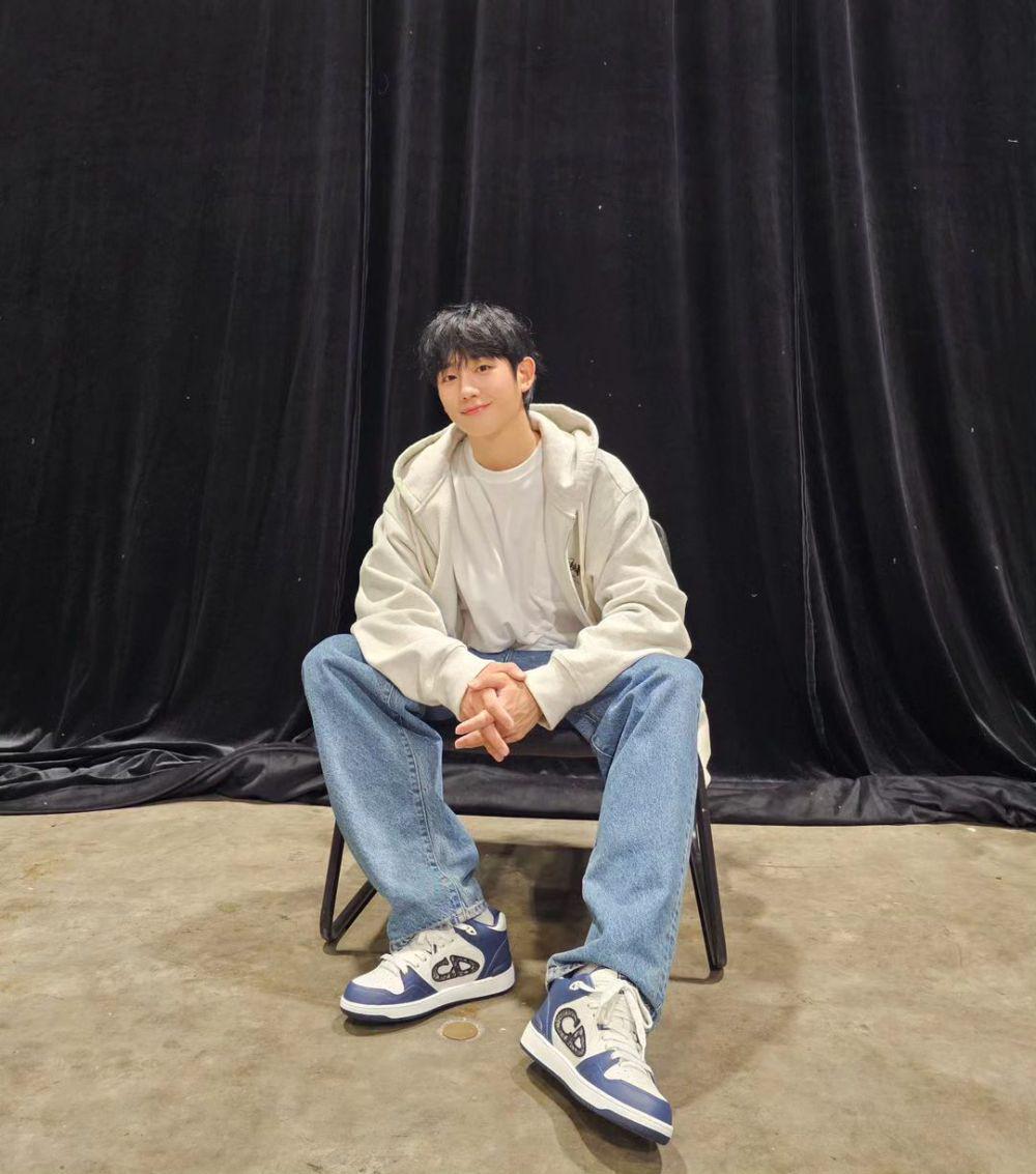 Jung Hae In (instagram.com/holyhaein)