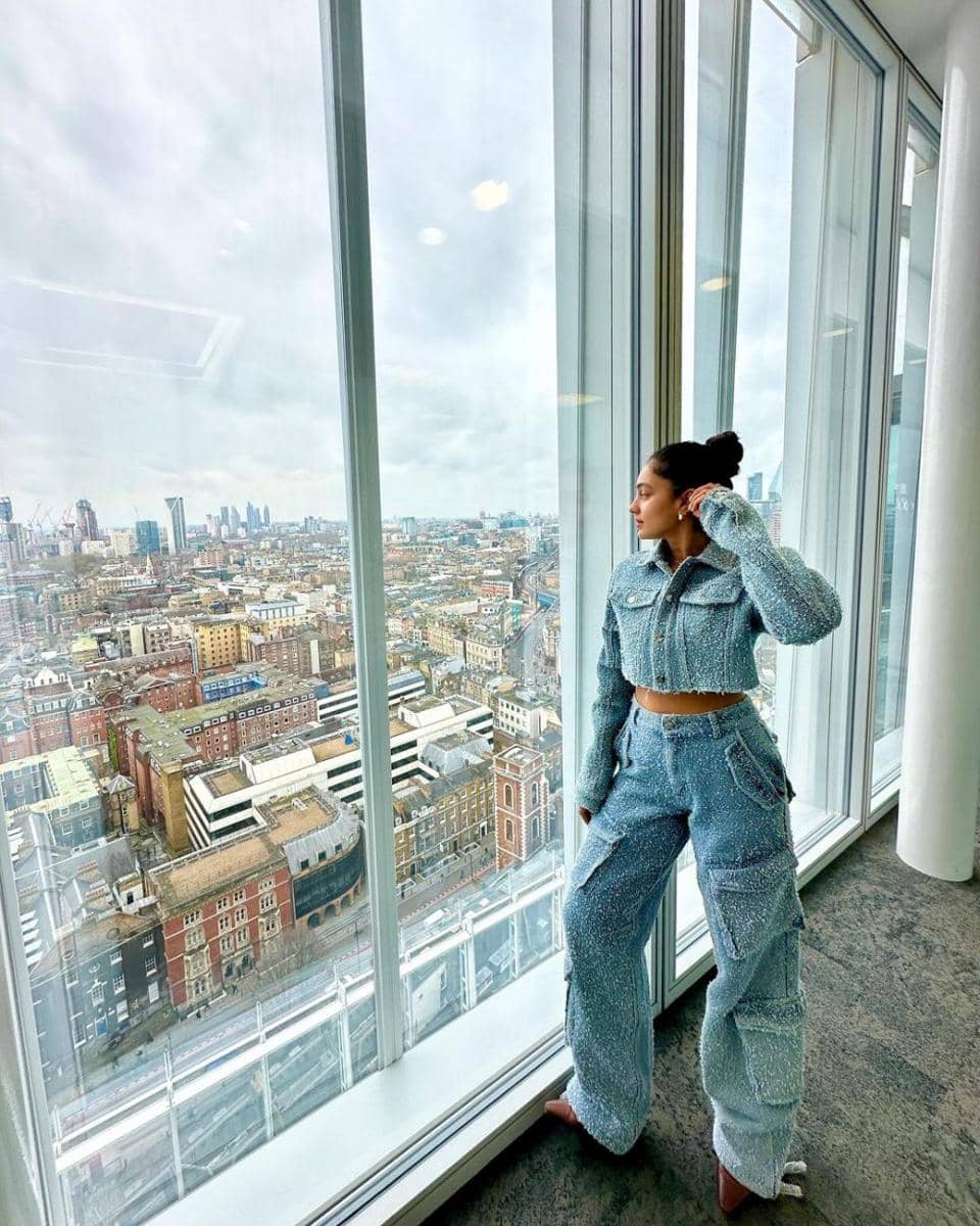 ide outfit one set ala Radhi Devlukia (instagram.com/radhidevlukia)