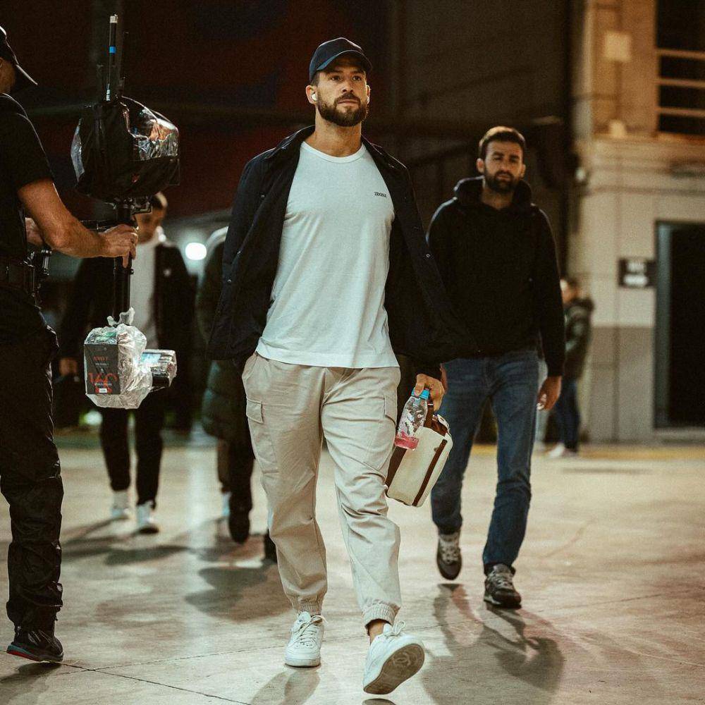 referensi OOTD kasual ala Iñigo Martínez (instagram.com/inigomartinez)