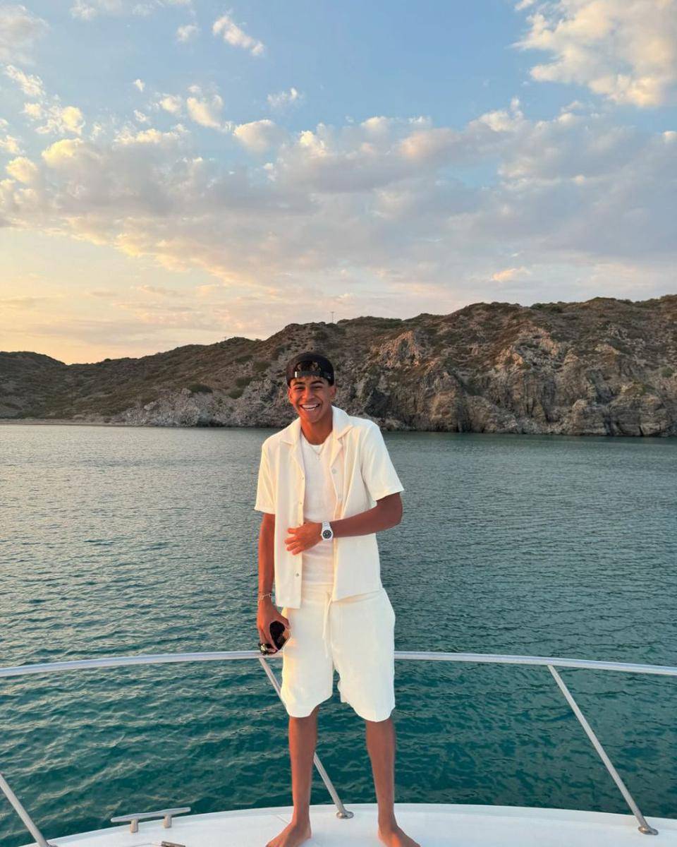 referensi OOTD kasual ala Lamine Yamal (instagram.com/lamineyamal)