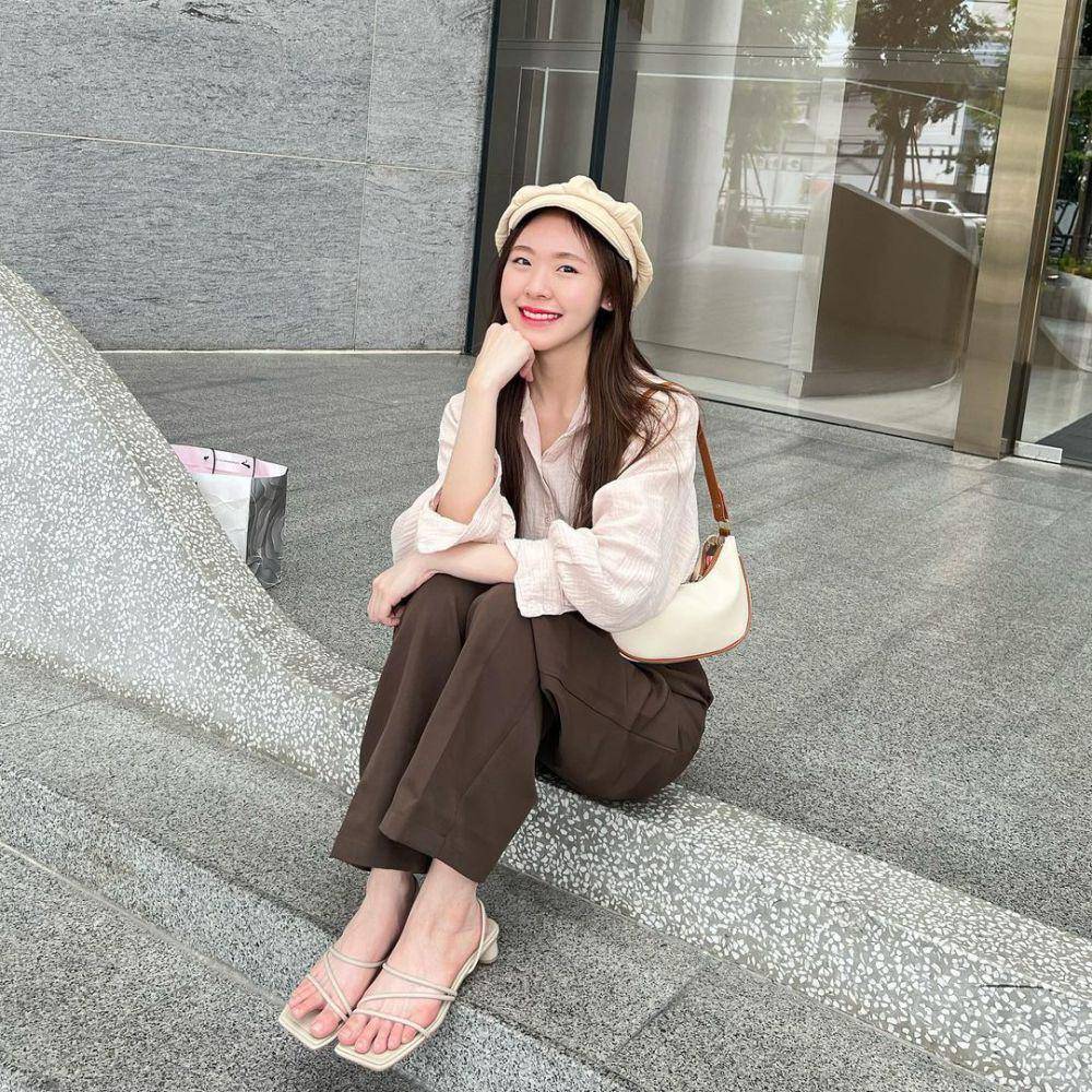 OOTD dengan beret hat ala June Wanwimol (instagram.com/junewanwimol19)