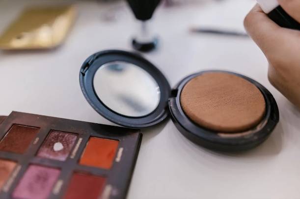 ilustrasi produk makeup (pexels.com/rdne)
