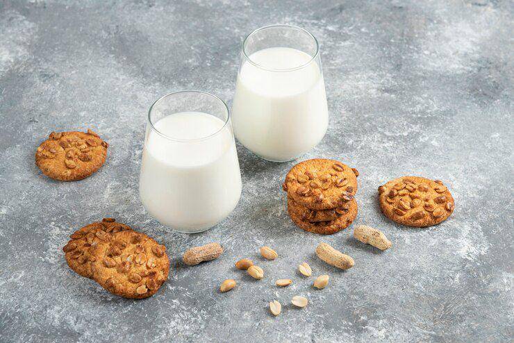 ilustrasi susu dan cookies (freepik.com/azerbaijan_stockers)