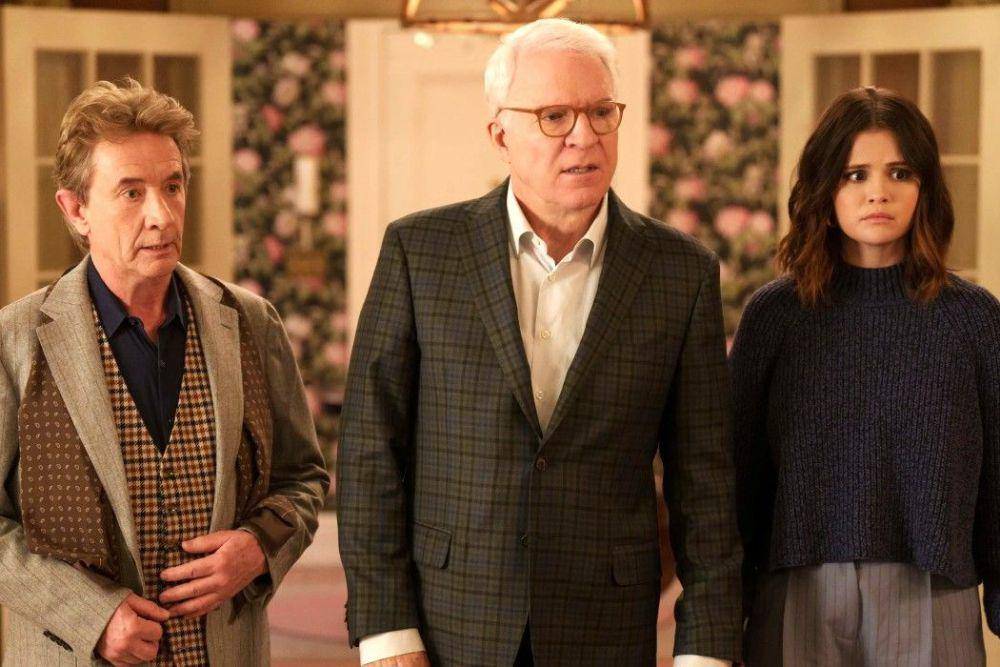 Martin Short, Steve Martin, dan Selena Gomez dalam serial Only Murders in the Building. (dok. Hulu/Only Murders in the Building)