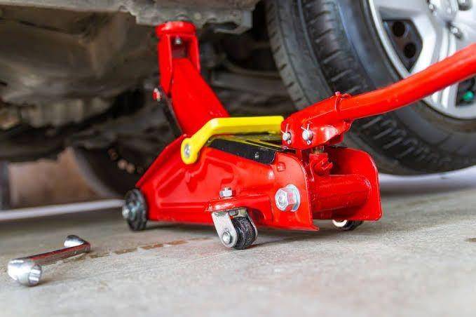 ilustrasi dongkrak mobil T-Max Farm Jack (dok. Suzuki)