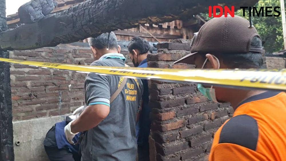 Winarno (37), warga Kedungharjo Matingan Ngawi tewas terjebak di dalam rumahnya yang terbakar. IDN Times/ Riyanto.