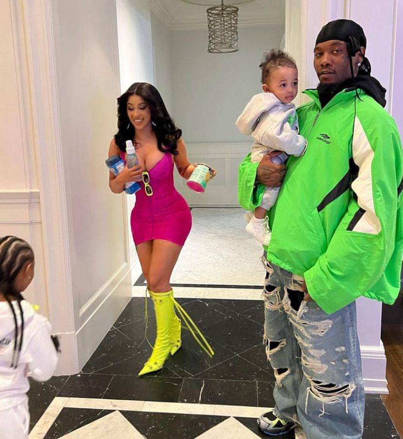 potret Cardi B dan Offset beserta kedua anak mereka (instagram.com/iamcardib)