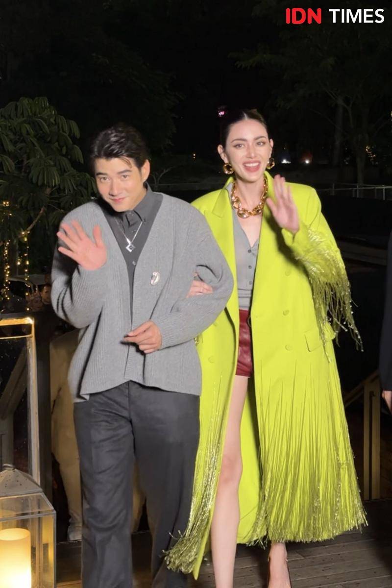 momen cast Kang Mak From Pee Mak ketemu Mario Maurer dan Davika Hoorne (IDN Times/Elizabeth Chiquita)