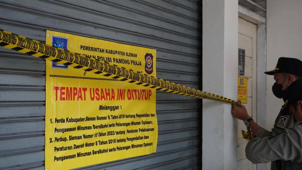 Penutupan usaha penjualan minuman beralkohol ilegal di Sleman. (Dok. Istimewa)