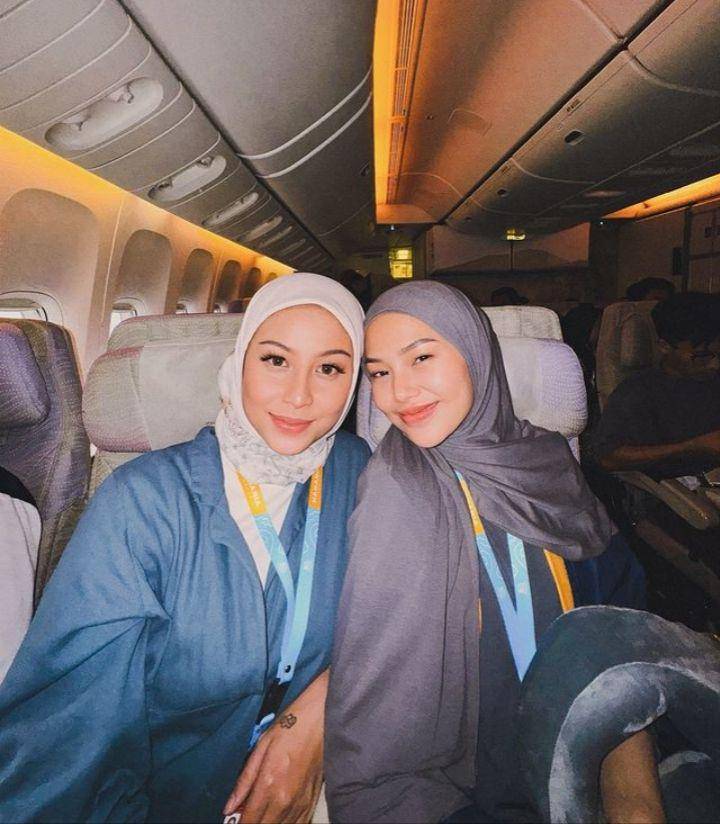 Awkarin berangkat umrah (Instagram.com/narinkovilda)