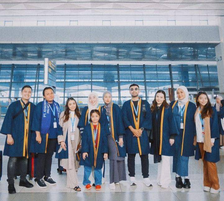 Awkarin berangkat umrah (Instagram.com/narinkovilda)