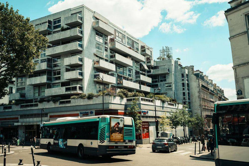 ilustrasi bus (unsplash.com/serge_k)
