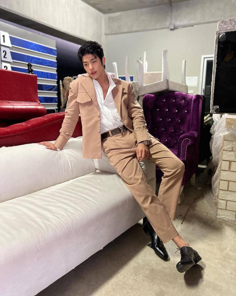 outfit romantis fine dining ala Luke Ishikawa (instagram.com/lukevoyage)