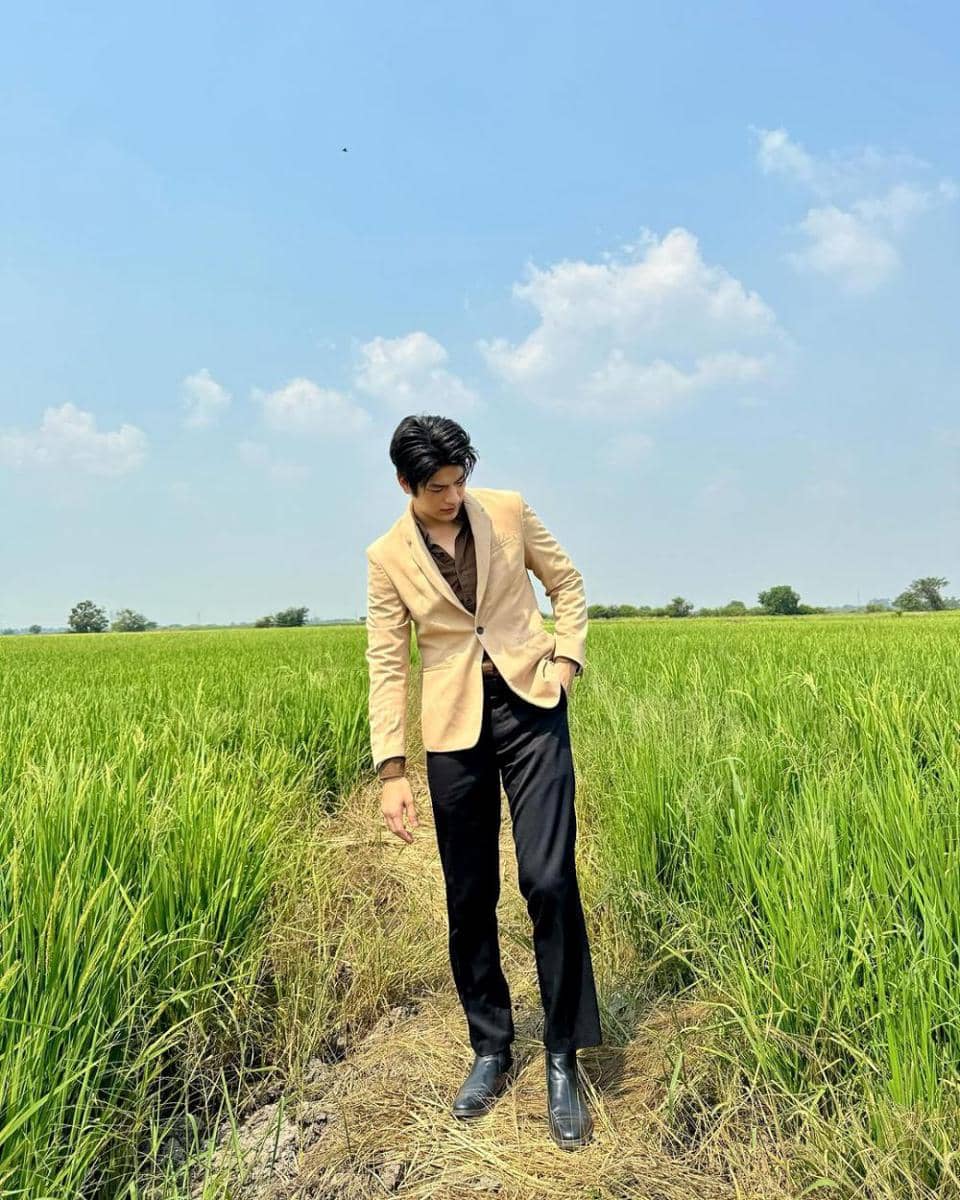 outfit romantis fine dining ala Luke Ishikawa (instagram.com/lukevoyage)