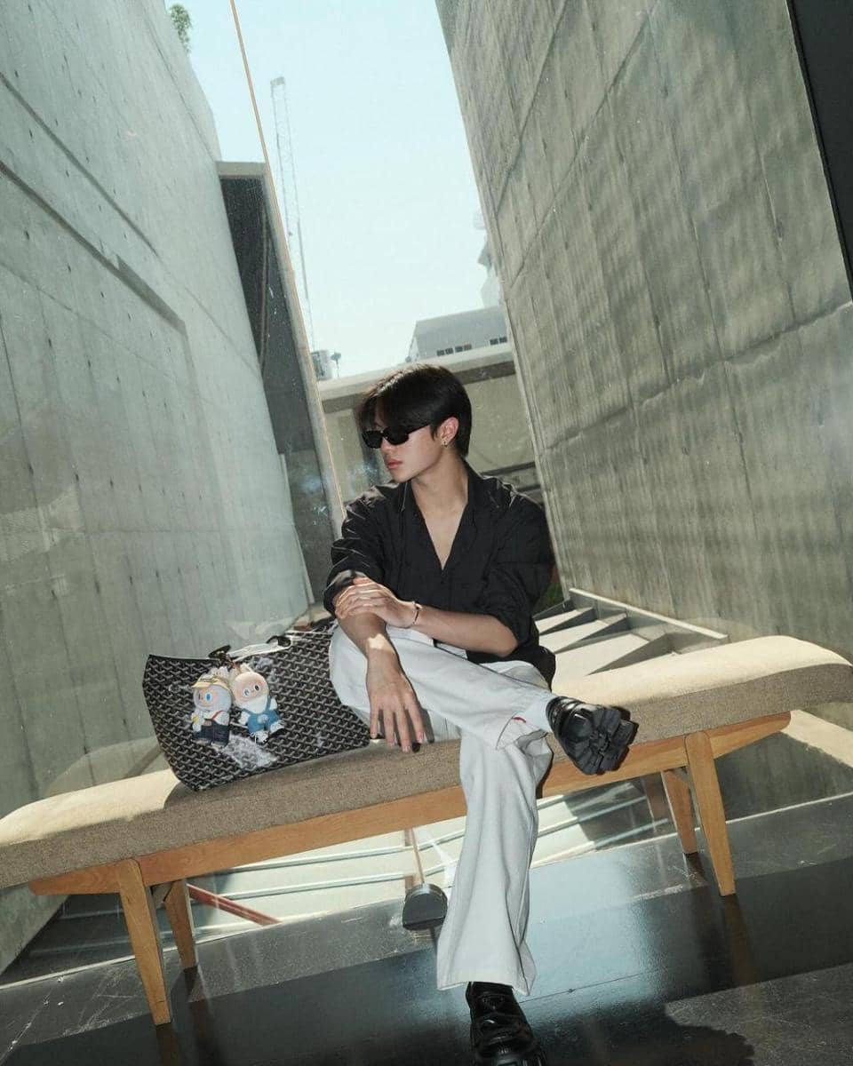 outfit nuansa hitam putih ala William LYKN (instagram.com/williamjkp)
