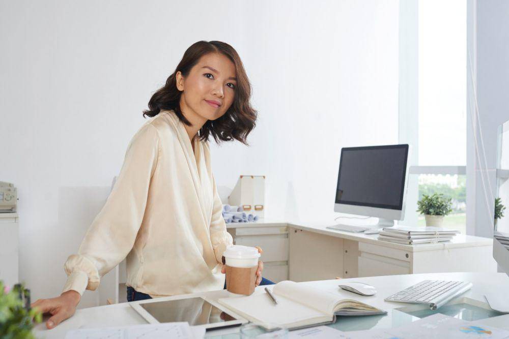 Ilustrasi pengusaha muda di kantor (freepik.com/pressfoto)