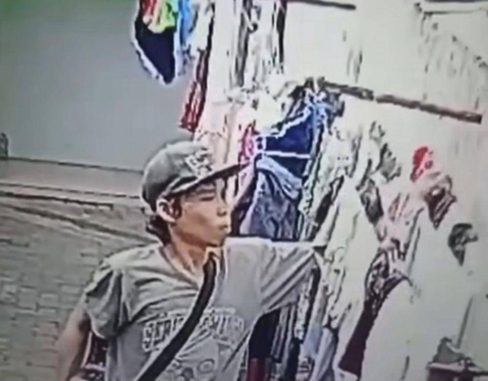 Pengamen yang curi celana dalam di Kota Malang. (IDN Times/istimewa)
