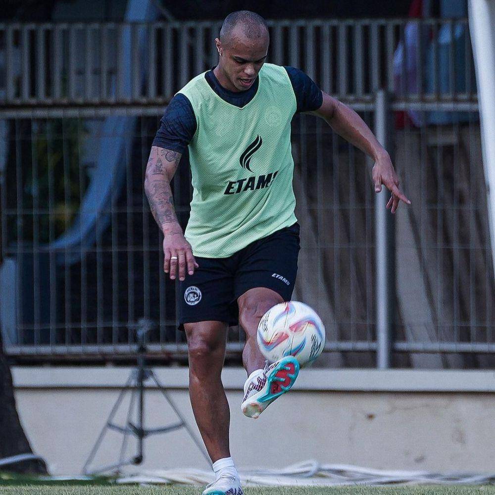 Willian Marcilio saat melakukan jugling di sesi latihan Arema FC. (Dok. Media Officer Arema FC)